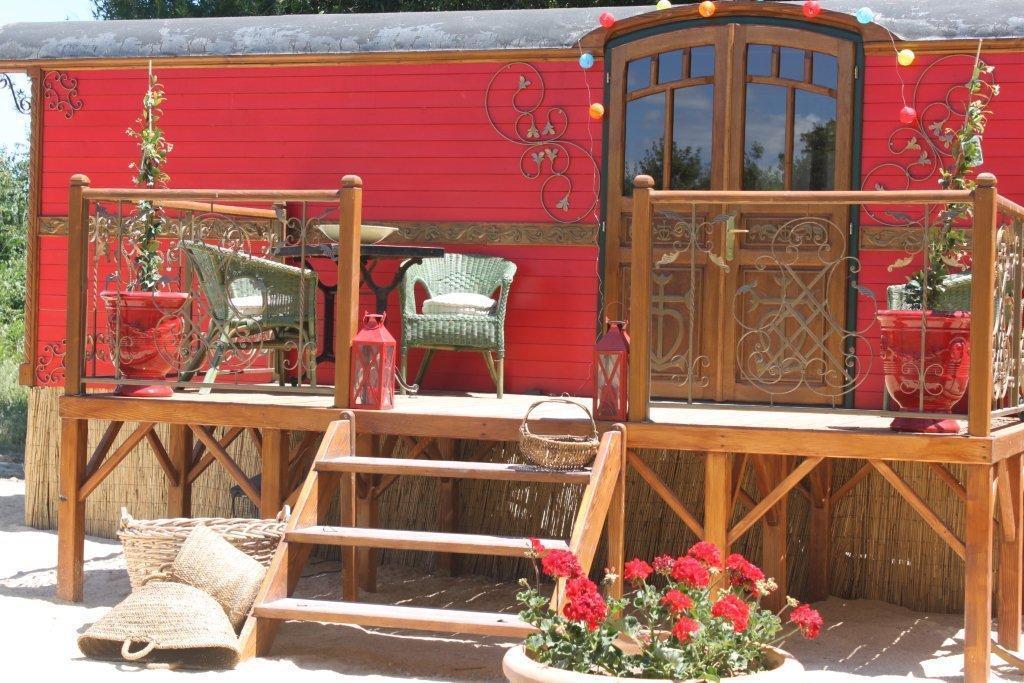 La Roulotte "Les Saintes" Bed and Breakfast Buitenkant foto